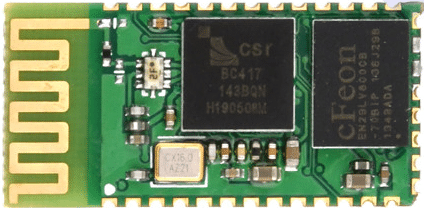 Antena PCB a la izquierda cerca de un chip bluetooth CSR BC417