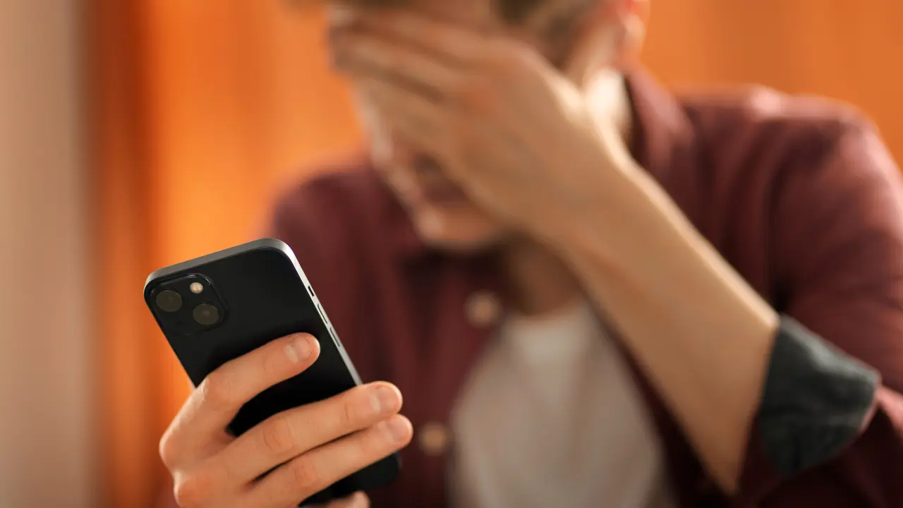 Malicious mobile apps: Do you know what you install on your smartphone?