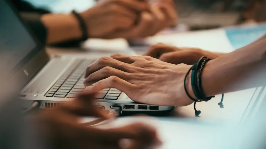 Uno de los beneficios de los servicios de ciberseguridad para pymes es que permiten responder con rapidez ante cualquier incidente de seguridad